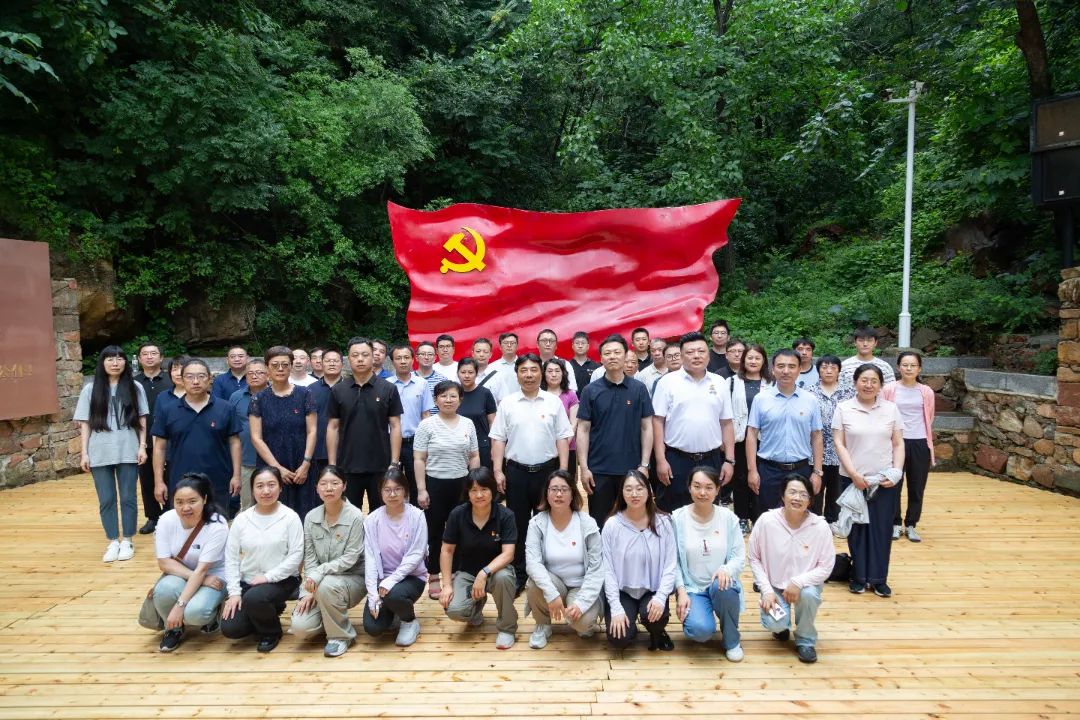 大華公司紀(jì)委組織開(kāi)展“緬懷革命先烈 筑牢廉潔防線”主題活動(dòng)